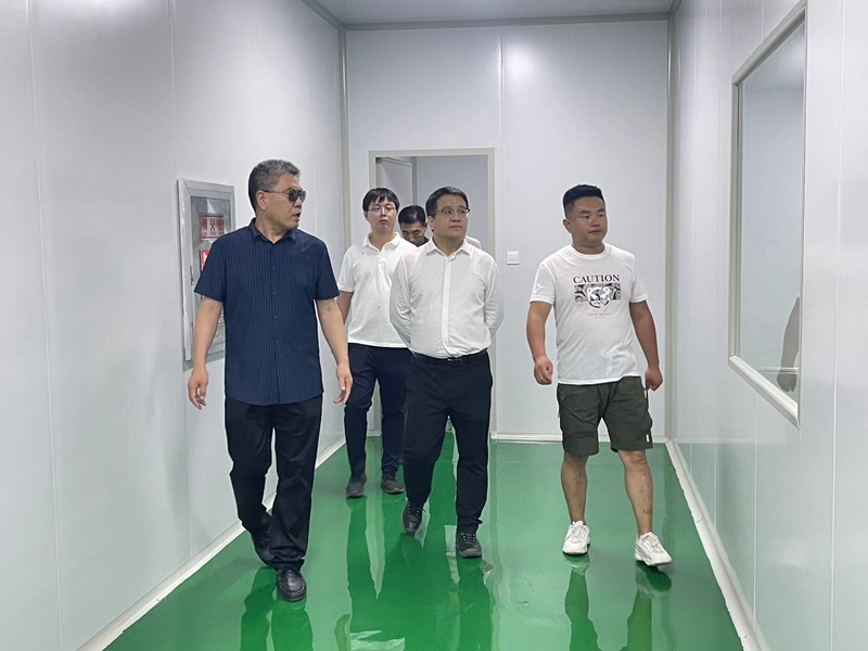 石嘴山市惠農(nóng)區(qū)委副書記、區(qū)長馬仲武 蒞臨寧夏興康恒潤農(nóng)業(yè)科技發(fā)展有限公司指導(dǎo)工作