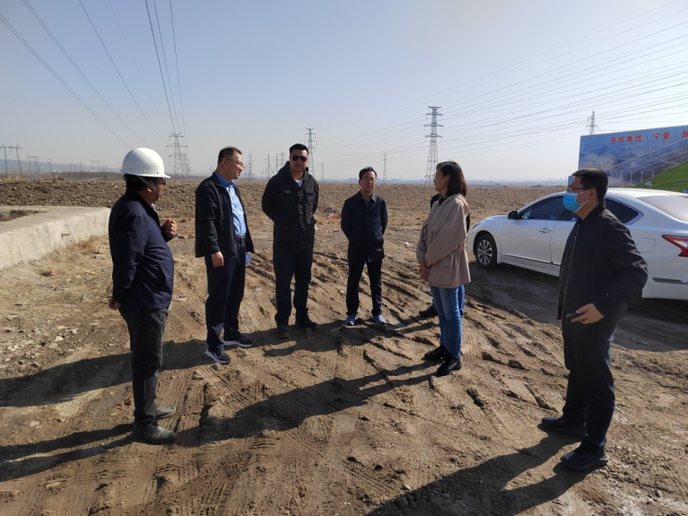 石嘴山市科技局黨組書記、局長周福禎，惠農(nóng)區(qū)委常委、組織部部長杜春紅到興康恒潤調(diào)研